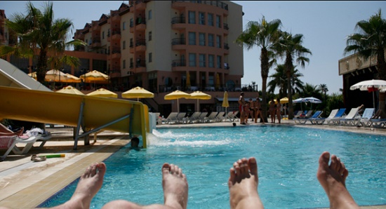 Ростуризм настоятельно рекомендует своим гражданам оставаться на территории курортов Турции