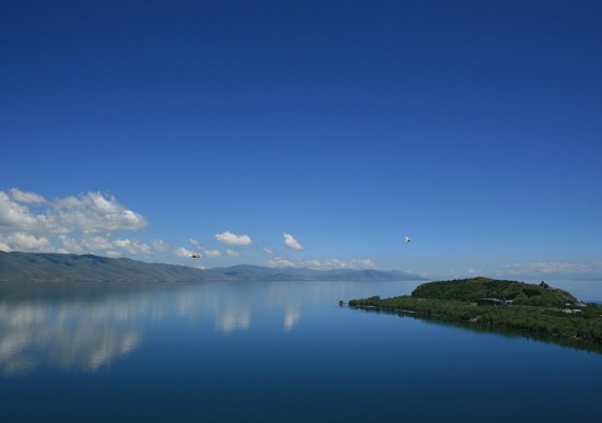 Озеро Севан — соседствующая с небом достопримечательность Армении