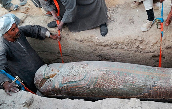 Несколько мумий найдено в древней могиле близ Луксора в Египте