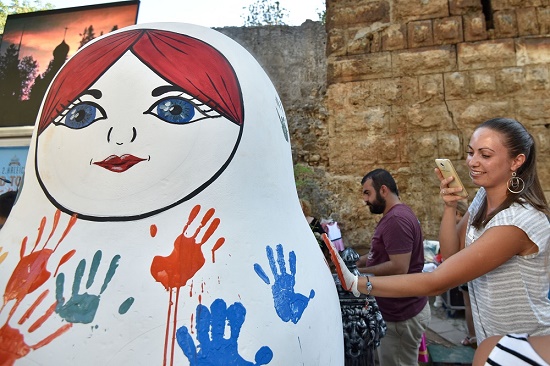 Гигантская матрешка на фестивале в Анталии стала символом дружбы между Турцией и Россией
