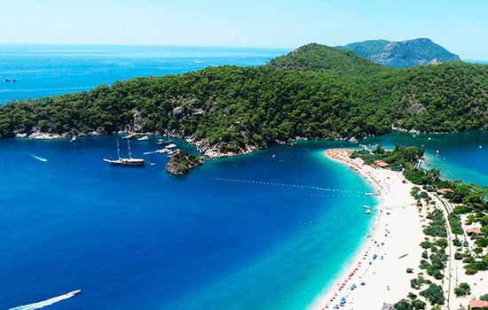 Где в Турции открыт пляжный сезон в октябре?