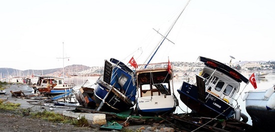 «Давай убирайся отсюда» - реакция туристов на землетрясение в Турции и Греции