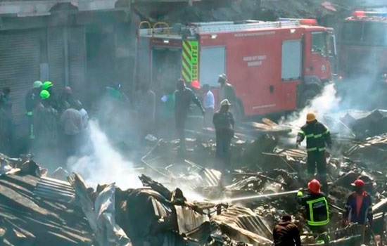 Пожар на крупнейшем в Кении открытом рынке в Найроби убивает не менее 15 человек
