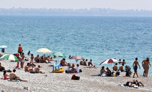 Пляжи Анталии вновь заполнились 65970851326-06-2015