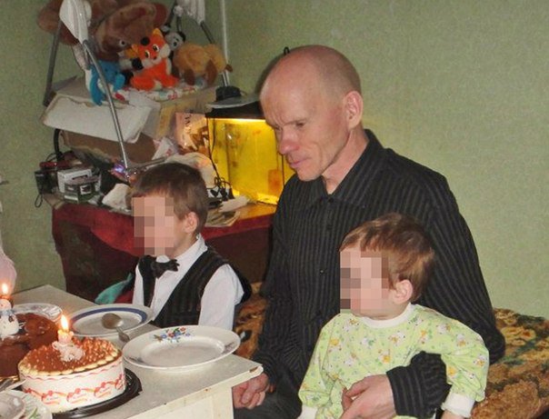 Нижегородца Олега Белова расчленившего всю свою семью привезли на место трагедии