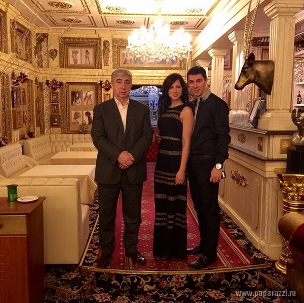 Ксения Бородина познакомилась с будущим свекром Омаром Муртузалиевичем, а в сети появились фото с их вечеринки в ресторане