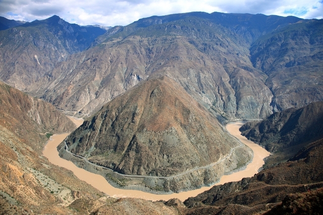 Река Янцзы сильно пострадала от строительства дамбы и загрязнений