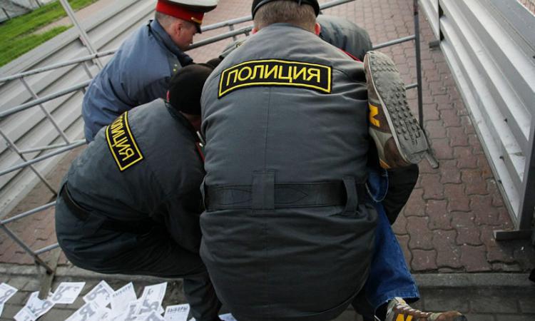 Воронеж драка полицейских и автомобилистов из-за колеса попала
