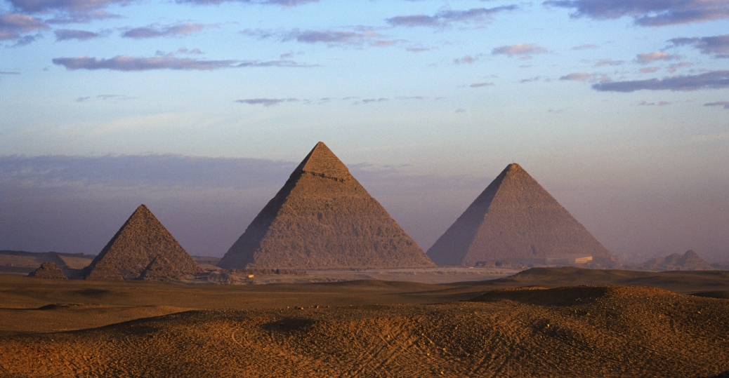 загадочные зимние пирамиды
