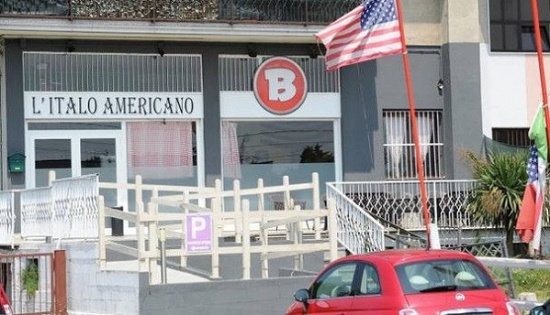 Впервые в Италии: нудистский ресторан открылся в Милане