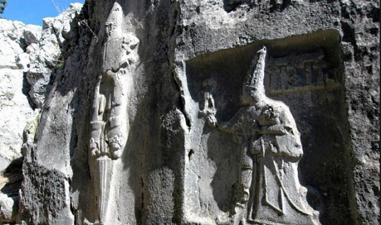 Барельефы хеттского святилища Язылыкая в Анкаре
