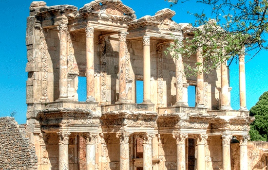 Величественная архитектура библиотеки Цельса в Эфесе