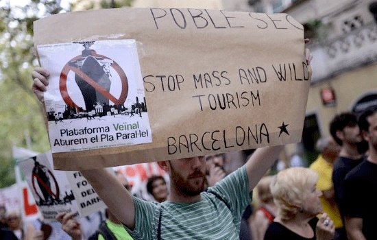Барселонский круиз-бум возмущает местных жителей