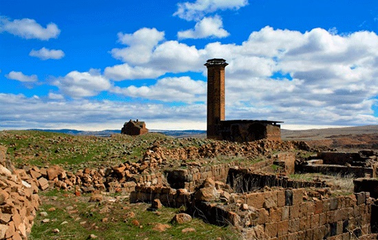 Руины Ани на востоке Турции - город 1001 церкви
