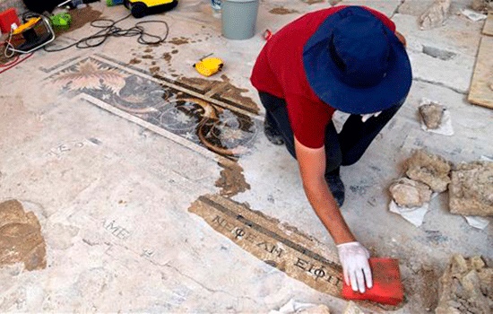 1800-летняя мозаика найдена в Перге