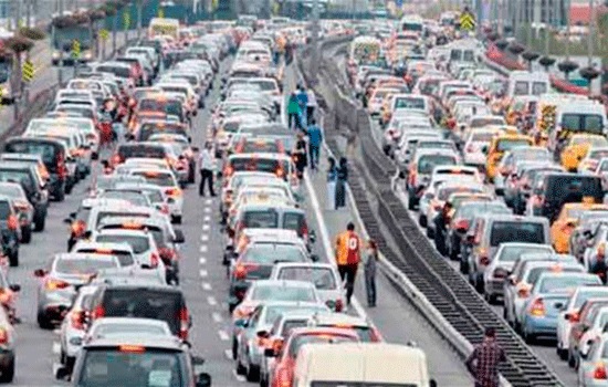 Туристы, внимание! Жители Стамбула тратят девять часов в неделю на пробки!