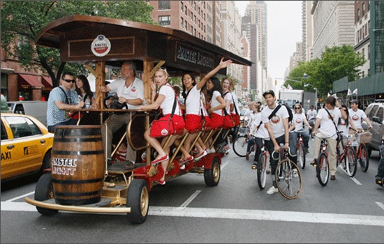 «Пивные велосипеды» запрещены в Амстердаме после жалоб местных жителей на шумных туристов