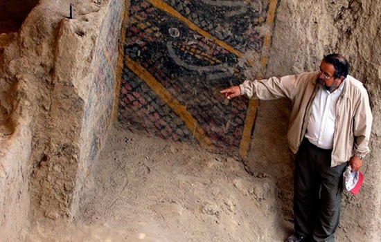 Огонь разрушает 2 000-летнюю фреску, древнее археологическое сооружение в Перу