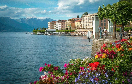 Озеро Комо в Италии известный фаворит для путешественников со всего мира