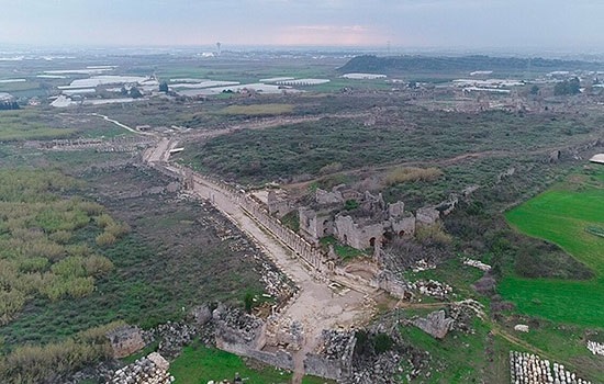 Более 70% 5 000-летнего города Перге на юге Турции по-прежнему находятся под землей