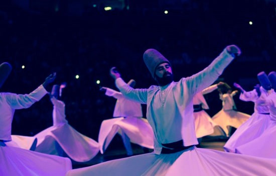 С 7 декабря по 17 декабря церемония "Свадебная ночь", посвященная суфийскому мистику и философу Руми, снова объединяет людей со всего мира в Конье