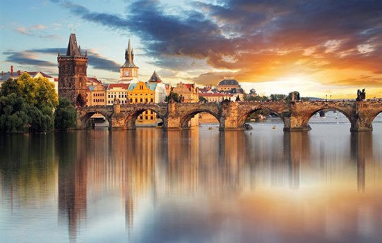 Карлов мост — очаровательная достопримечательность Праги