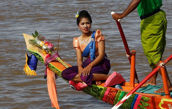 Камбоджа строит самую длинную лодку Дракона в мире, желая войти в Книгу рекордов Гиннеса