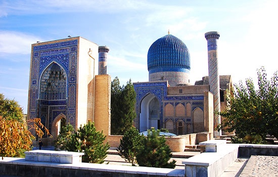 Древний узбекский город Бухара пленяет посетителей своей духовностью