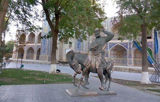 Древний узбекский город Бухара пленяет посетителей своей духовностью