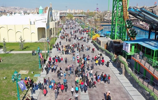 Новый тематический парк Анкары принимает почти миллион посетителей менее чем за неделю
