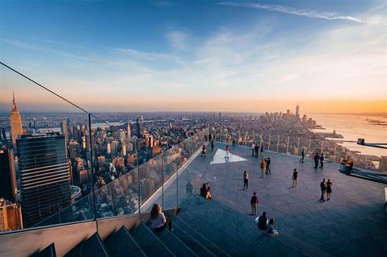 В Нью-Йорке туристы могут пощекотать себе нервы на новой смотровой площадке