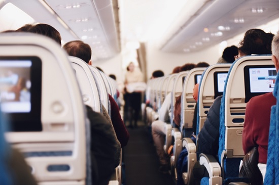 Как не заразиться коронавирусом в самолёте: советы врачей