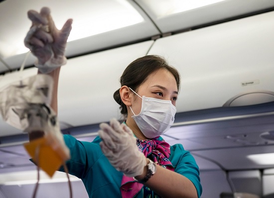 Как не заразиться коронавирусом в самолёте: советы врачей