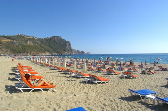Турция открыла для туристов самый популярный пляж в курортной Алании