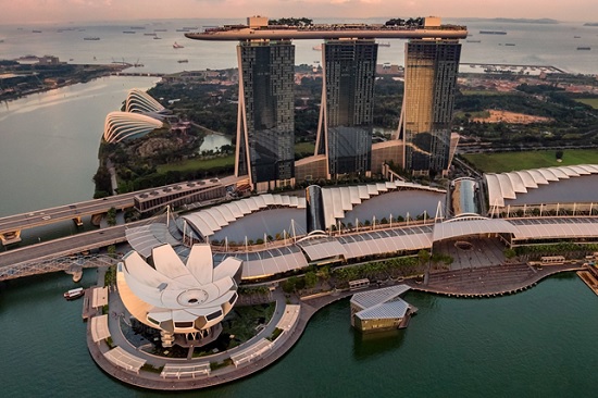 Сингапур - крупный мегаполис манит толпы туристов
