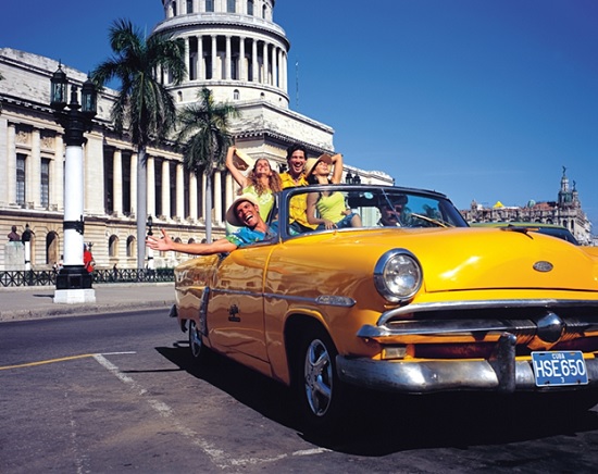 Нюансы и нововведения для въезда туристов на Кубу, Японию, Эмираты, Сербию в текущем году