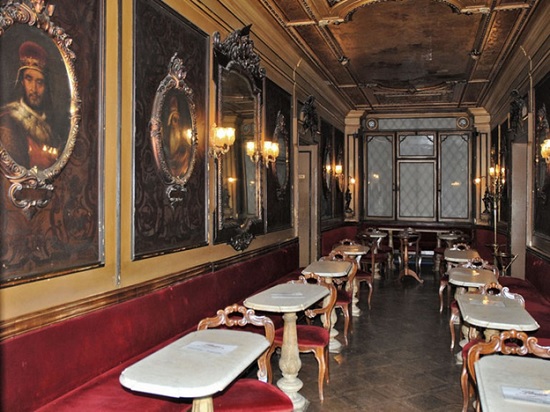 В канун своего 300-летнего юбилея закрыто ретро – кафе Венеции - самое популярное у туристов в Италии