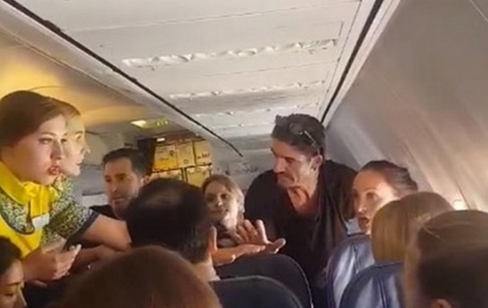 Пьяная россиянка хулиганила прямо в самолёте
