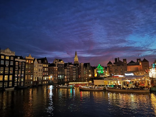 Квартал красных фонарей в Амстердаме — ничего подобного вы нигде больше не увидите