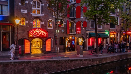 Квартал красных фонарей в Амстердаме — ничего подобного вы нигде больше не увидите