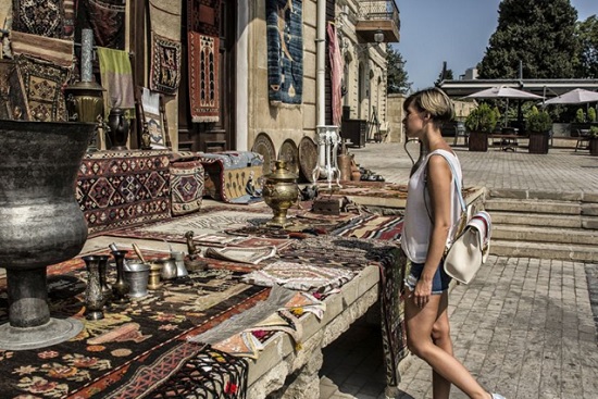 Историческая достопримечательность Баку – Базарная площадь под открытым небом