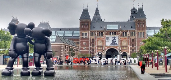 Амстердам изменяет свои туристические стандарты