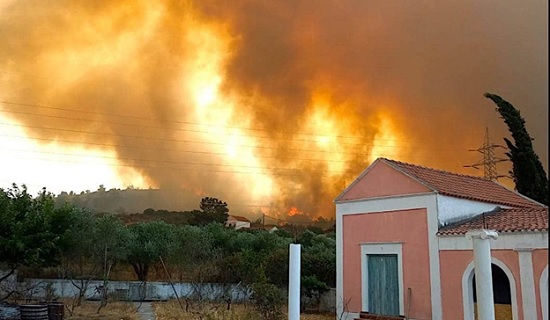 На Греческих островах проводится массовая эвакуация туристов и местного населения