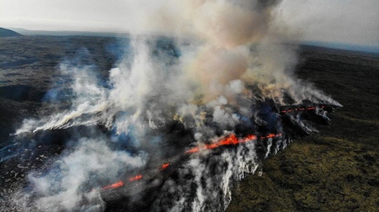 Началось извержение вулкана недалеко от столицы Исландии