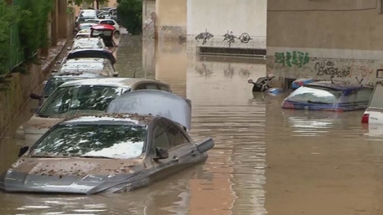 Проливные дожди обрушились на Испанию: людям рекомендуют оставаться в домах