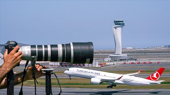 В аэропорту Стамбула сделали зону стоппинга для тех, кто хотел бы понаблюдать за посадкой самолетов