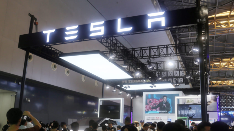 Илон Маск анонсировал массовый выпуск роботов Optimus: Tesla готовится к революции в робототехнике