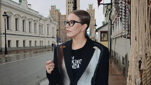 «Ты намного лучше своих сверстников»: Ксения Собчак выложила фото в прозрачном платье