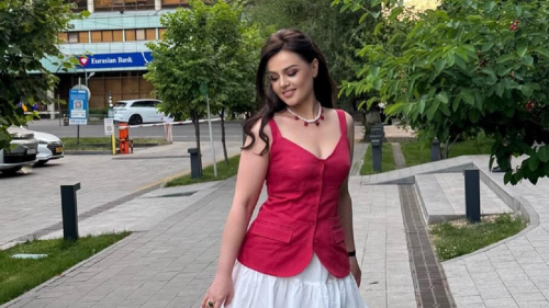 «Великолепное тело»: Анна Данченко очаровала пользователей Казнета своим ярким летним образом
