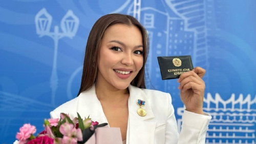«То — Клин, то — не Клин»: Баян Арагузова поздравила невестку с получением почетного звания